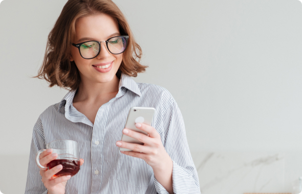 dwoman doing pilates with ball 1