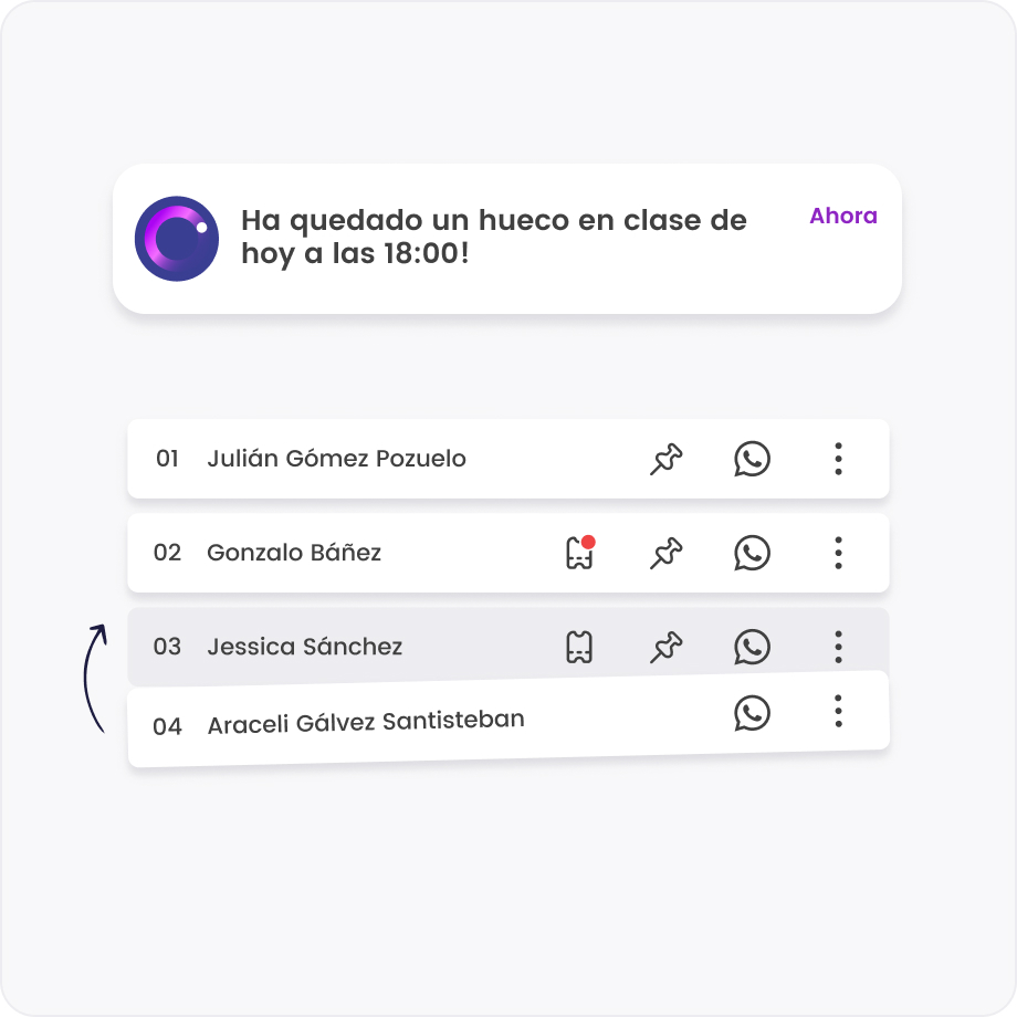 Notificación de clase disponible a las 18:00 con listado de cuatro nombres y enlaces para contacto o acción.