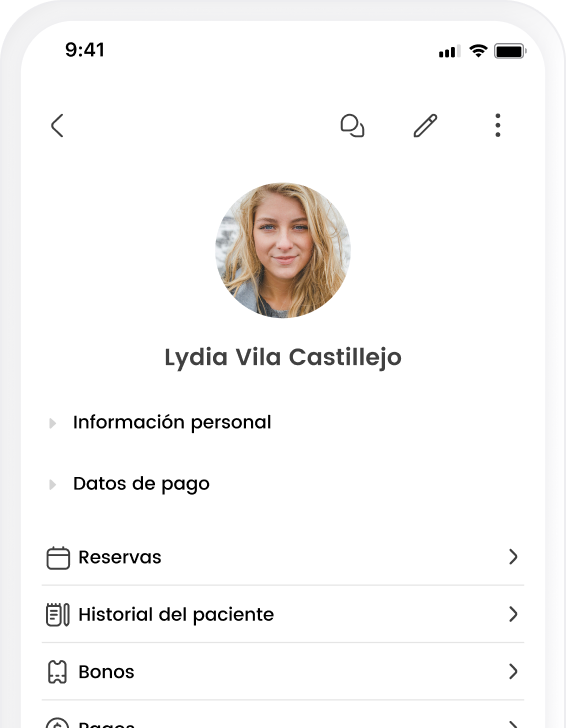 Pantalla de perfil de usuario en app móvil mostrando opciones de información personal, pagos y reservas.