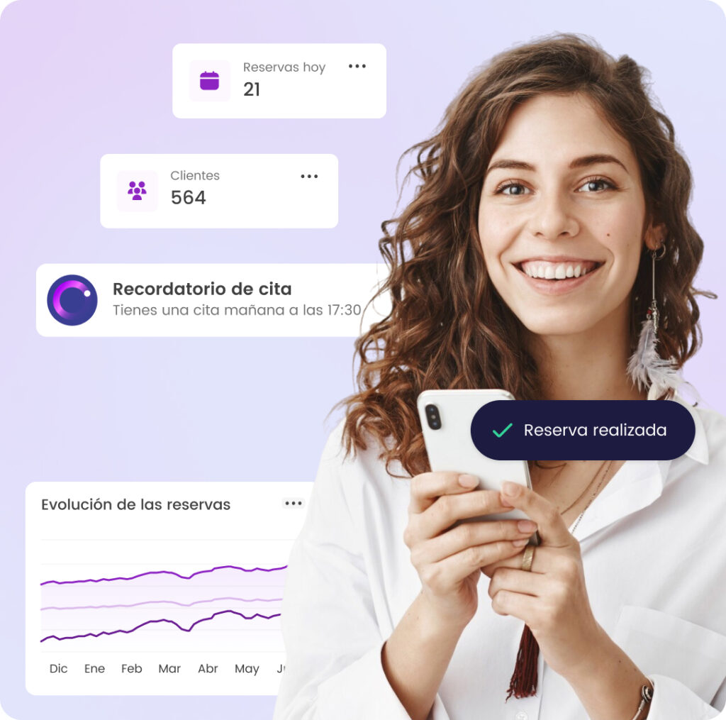 Mujer sonriente con smartphone, notificaciones de reservas, estadísticas de clientes y recordatorio de citas.