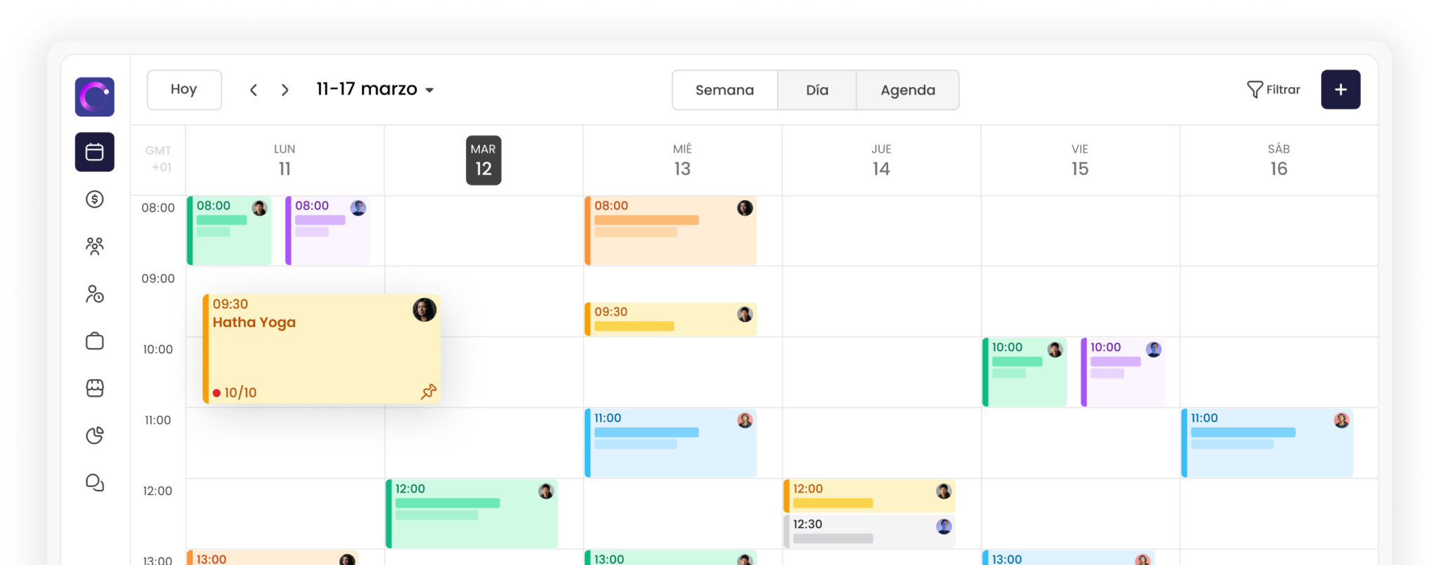Calendario digital semanal con eventos programados, incluyendo clase de Hatha Yoga, en interfaz de usuario.