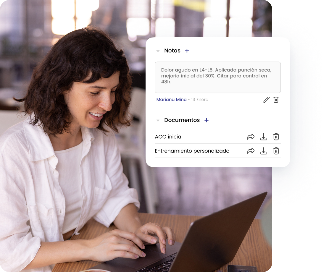 Mujer usando laptop con notas médicas en pantalla, consultando documentos y actualizando información de salud.