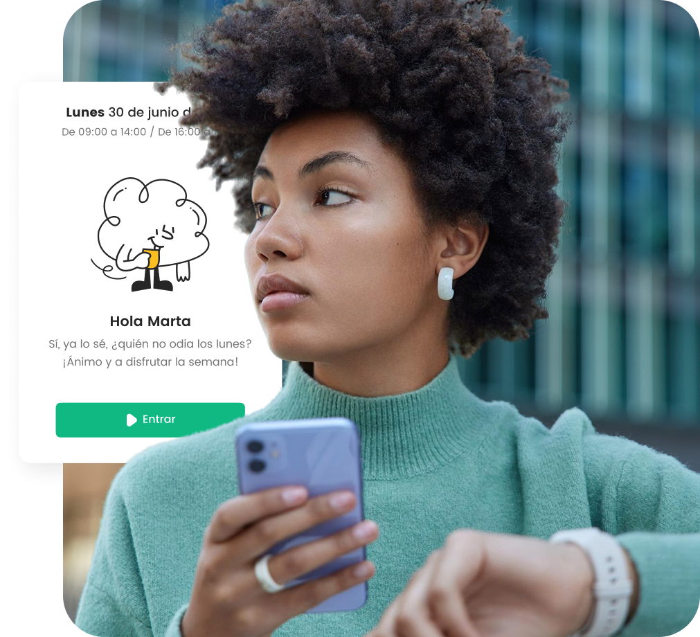 Mujer mirando su teléfono con una notificación en la pantalla que saluda a Marta y anima para el lunes.